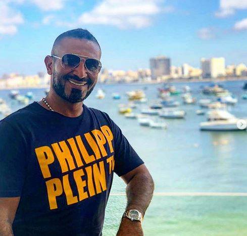 بالصور - هكذا يستمتع أحمد سعد بعطلته الصيفية مع خطيبته