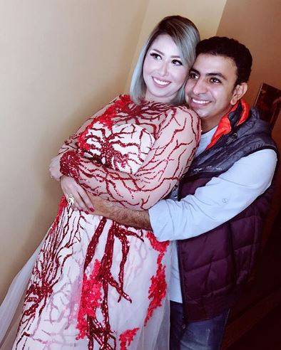 بالصور - بفستان أنيق ومكياج بسيط.. هكذا إحتفلت إيناس عز الدين بزفافها مرة جديدة