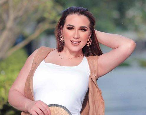 أسما شريف منير تردّ بصورة على أنباء حملها
