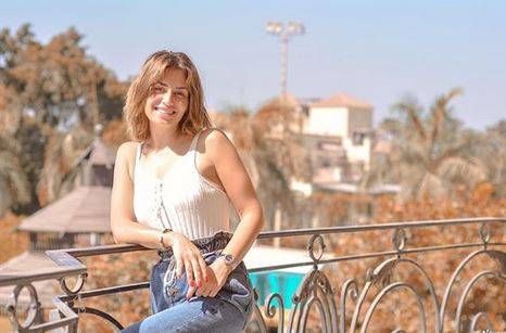 بالصور - منة فضالي تصدم الجميع بإطلالة ذكورية مختلفة