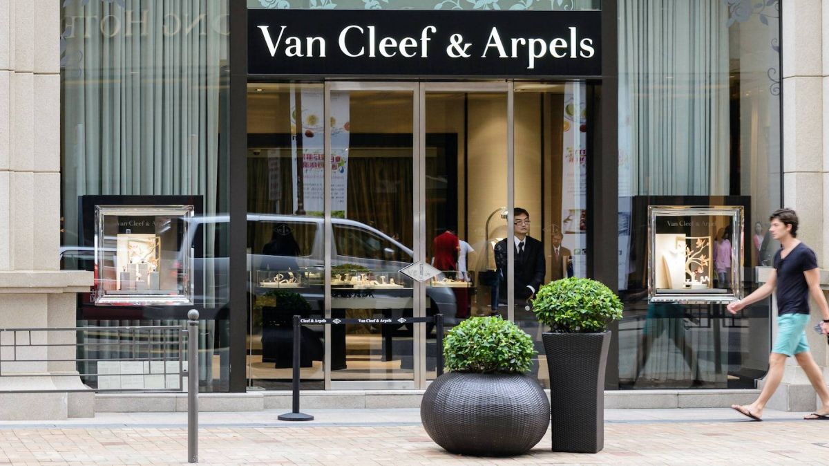 قطعة مجوهرات نادرة من خزانة أميرة مصرية تُغني تشكيلة Van Cleef  And Arpels