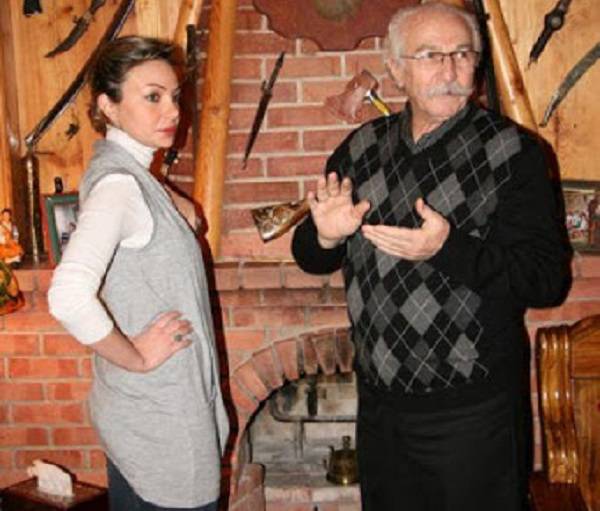 بالفيديو -  حسام تحسين بك يكشف حقيقة إصابته وابنته نادين بكورونا