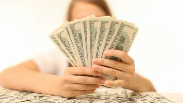 قضية غسيل الأموال: نجمة كويتية تسحب 131 الف دولار من حسابها رغم المنع