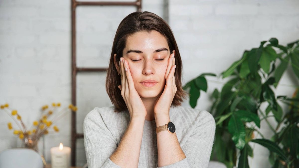 طريقة تدليك تجعلك تبدين شابة بشكل دائم