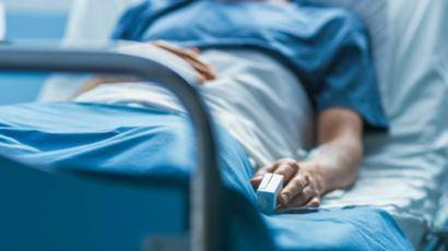 نجم مصري شاب يعاني من سرطان البلعوم... وهذه حالته الصحية