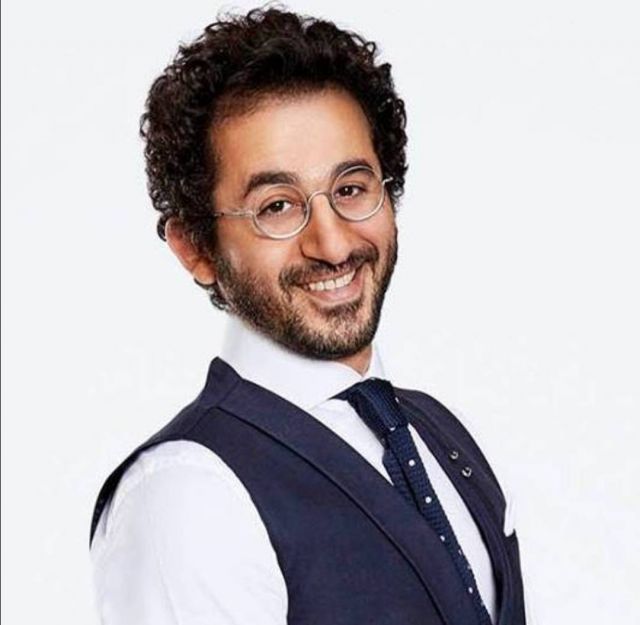 أحمد حلمي يمازح جمهوره بصورة طريفة