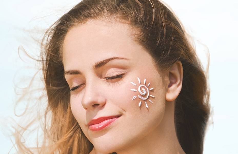 أخطاء تؤذي البشرة يجب التوقّف عن ارتكابها عند التعرض لضربة شمس