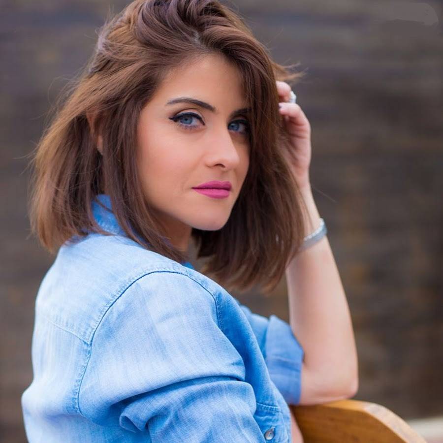 بالفيديو - هيدي كرم تكشف سراً عن شعرها في طفولتها