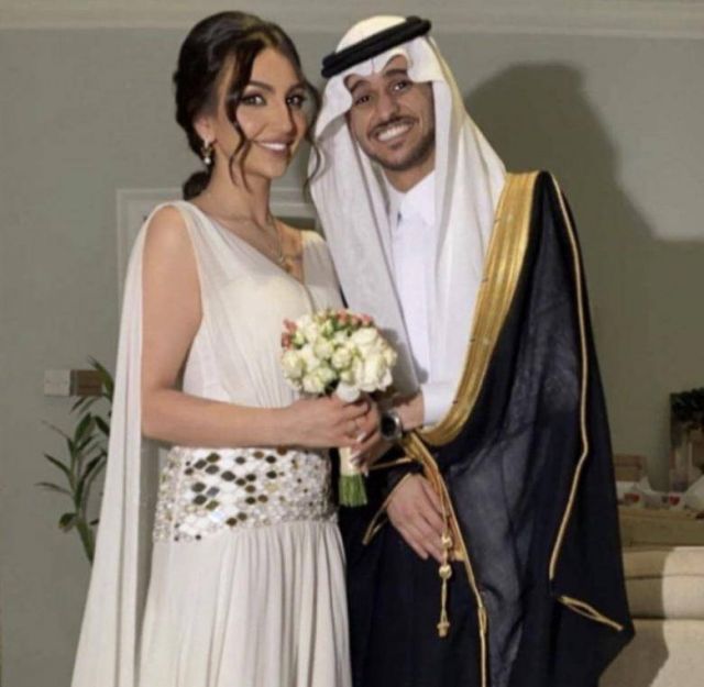 ثمن ساعة عايض يوسف وفستان عروسه هبة الحسين يشغل الجمهور... كم بلغ؟