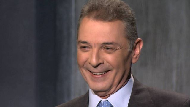 محمود حميدة يُحرج متابعاً بسبب زوجته