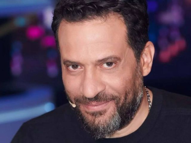 انقلاب سيارة نجل الفنان ماجد المصري على طريق الساحل الشمالي