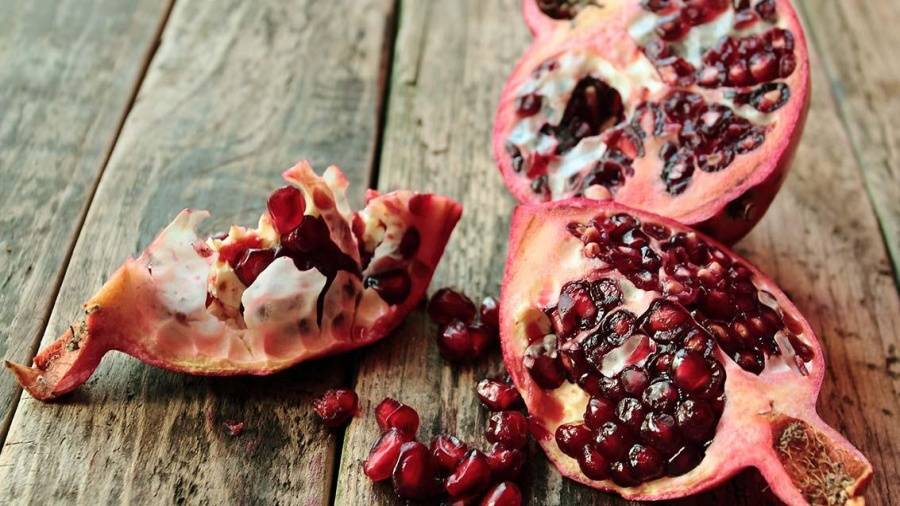 لشعر قوي توقفي فوراً عن رمي قشر الرمان