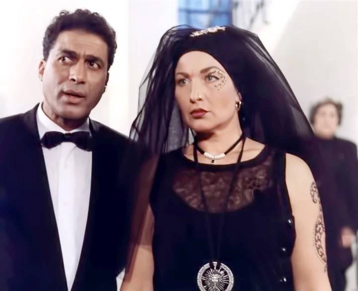 صور نادرة من مرحلة مرض أحمد زكي وإلى جانبه رغدة