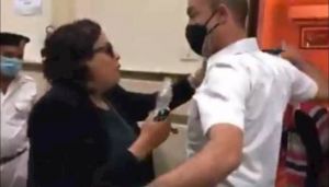 بالفيديو - القصة الكاملة لاعتداء موظفة نيابة في مصر على ضابط شرطة