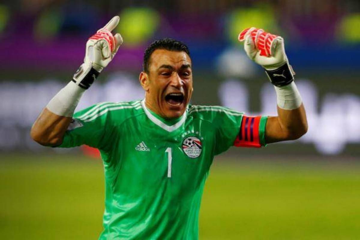 بالصور - الحضري يحتفل بخطوبة ابنته بأجواء عائلية