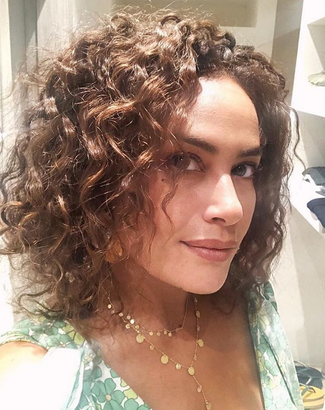 بالصورة – هند صبري تظهر شعرها من دون صبغة... هكذا بدا