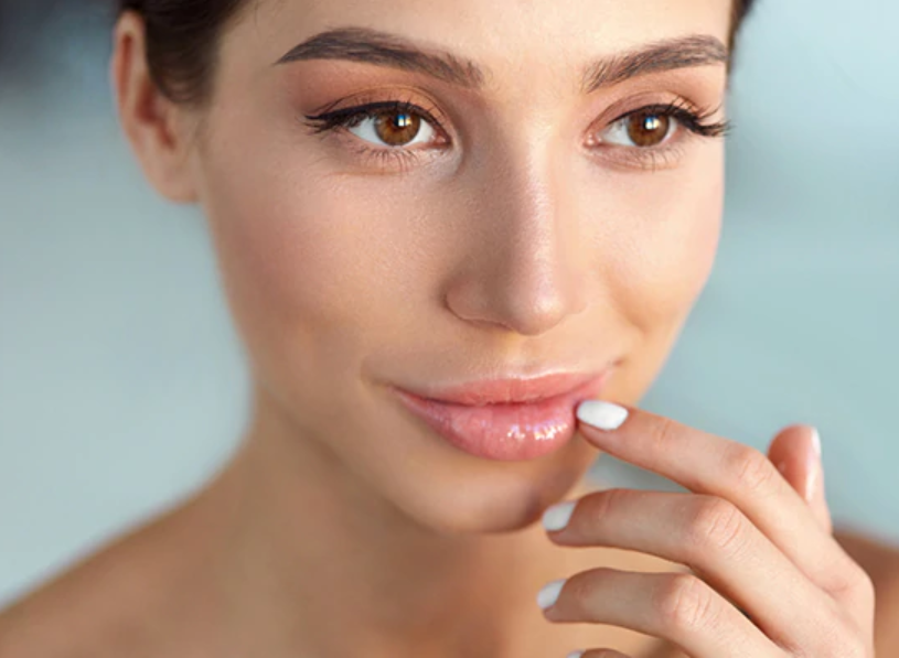 اتّبعي 4 نصائح غير متوقعة لتتخلّي نهائياً عن عملية تكبير الشفاه