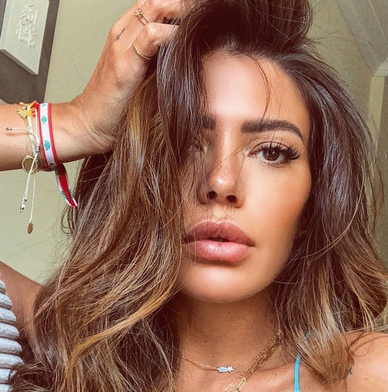 بالفيديو - العنود بدر تتأثر بنصفها اللبناني وتبكي على الهواء بسبب انفجار بيروت