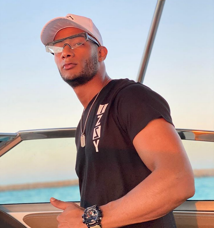 بالفيديو – بعد الهاتف الذهبي... علبة ساعات محمد رمضان تدفع إلى وصفه بـ