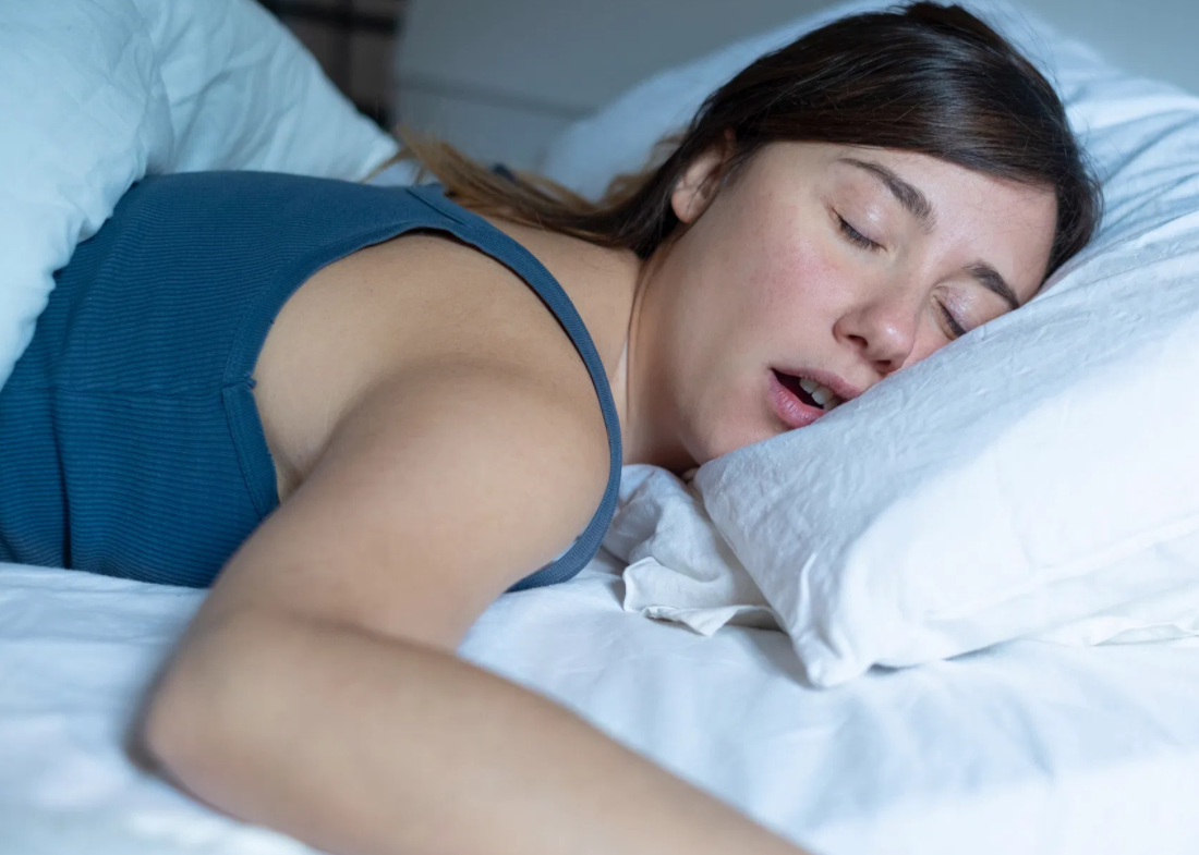 بعد استشارة الطبيب... هذه الطرق الطبيعية تخلّصكم من الشخير