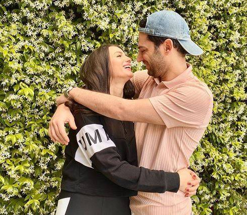 مراد يلدريم يتغزّل بزوجته: 