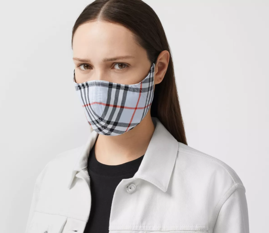 الكمامة أكسسوار الموضة المستجد الفاخر من Burberry