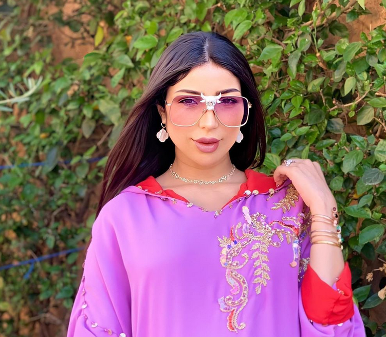 بالصور -  إساءة لدنيا بطمة بسبب ملابس حملها الصيفية: 