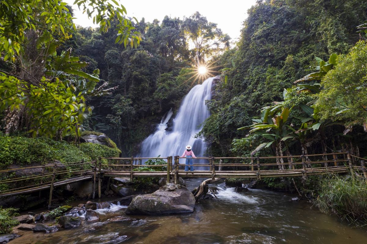 مطرب مصري يغني للسياحة التايلندية