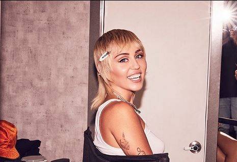 مايلي سايرس تغيّر نظام حياتها بسبب مشكلة صحية