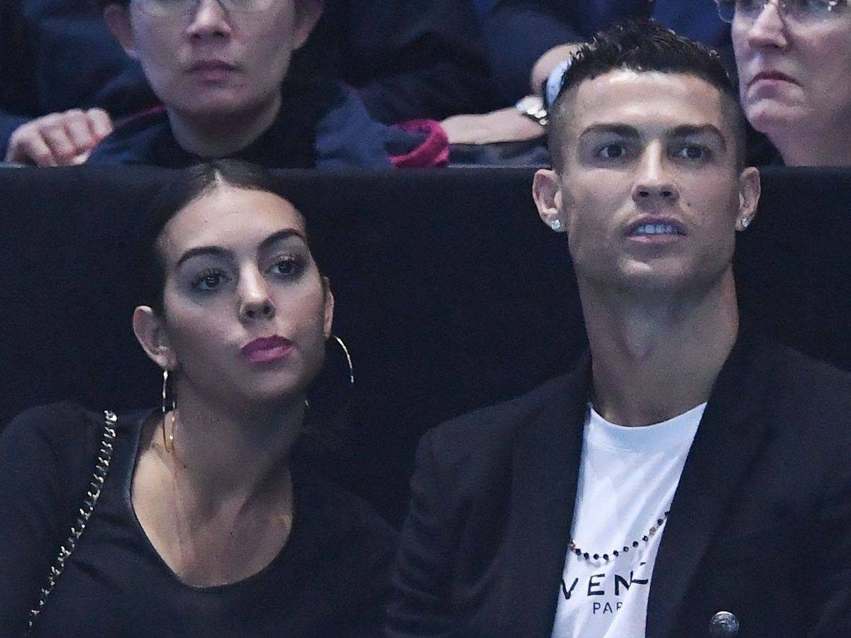 بعد طلبه يدها... كريستيانو رونالدو يخطف الأنظار بخاتم الخطوبة الأغلى ثمناً