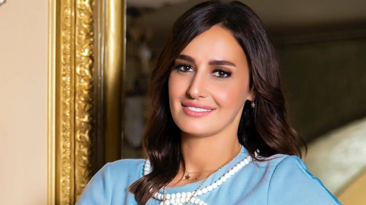 حلا شيحة تحذف صورها على 