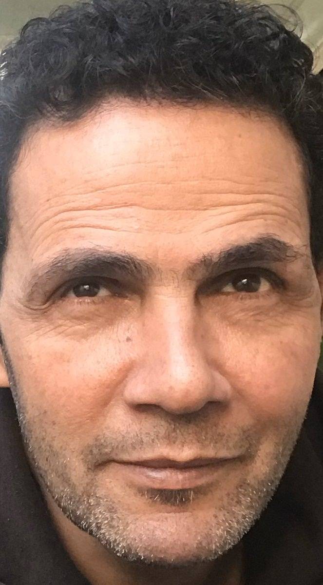 بالصور - الفنان شريف حلمي يكشف تعرّض نجله لحادث خطير