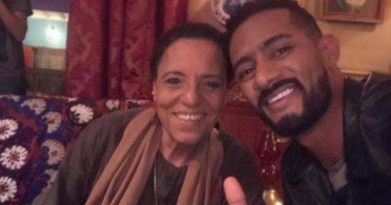 هجوم حاد على الفنانة عارفة عبد الرسول بسبب ظهورها بالمايوه