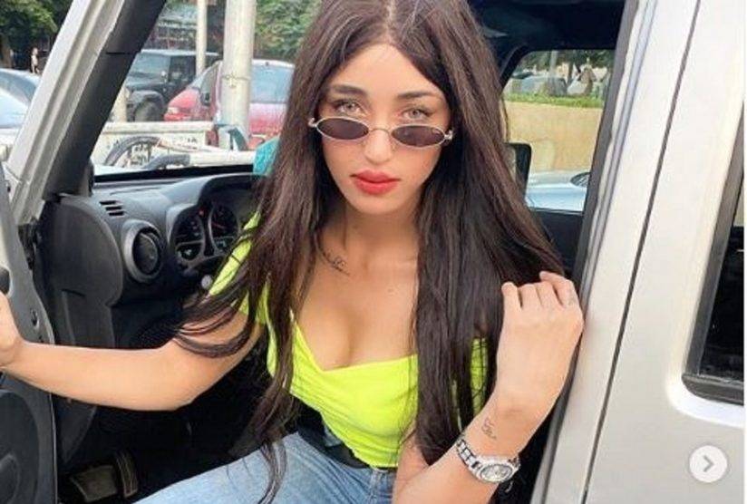 المحكمة تؤيد حبس منار سامي ثلاث سنوات وغرامة 300 ألف جنيه