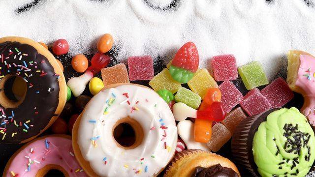 لمحبّي تناول السكريات... توقفوا الآن قبل فوات الأوان