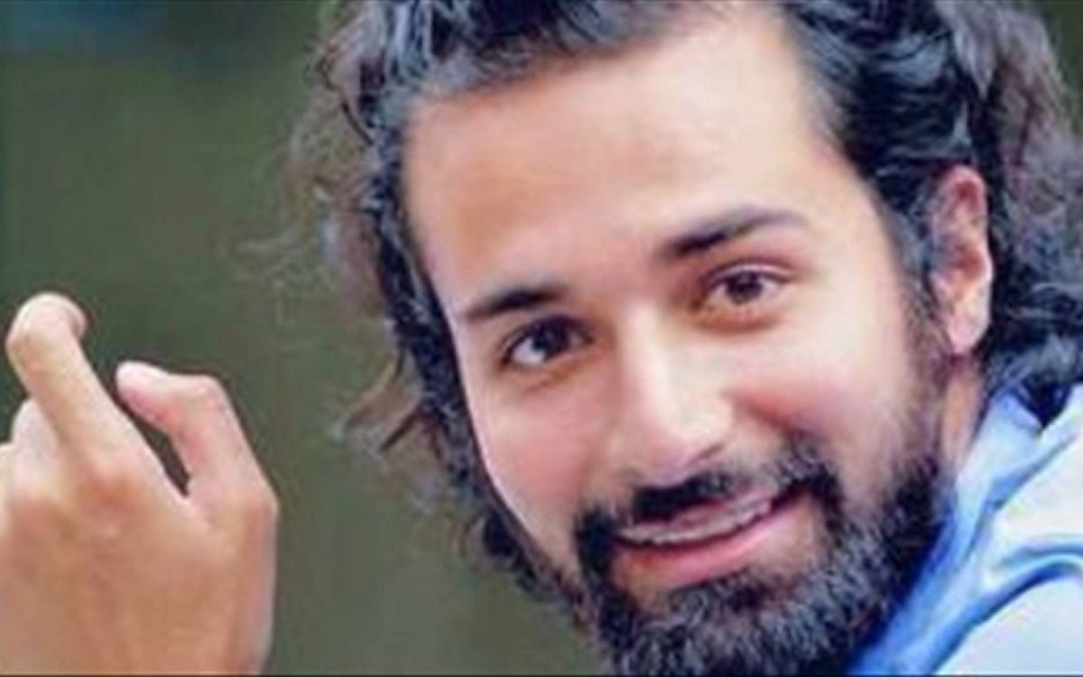 أحمد حاتم يضع صنّاع فيلم 