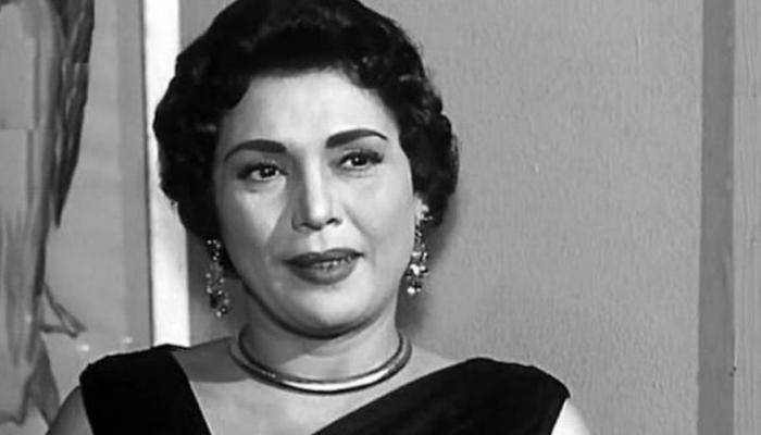 صورة نادرة لتحية كاريوكا ورشدي أباظة أثناء عقد قرانهما