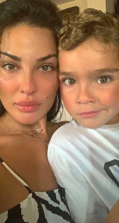 نادين نسيب نجيم وابنها جيوفاني 