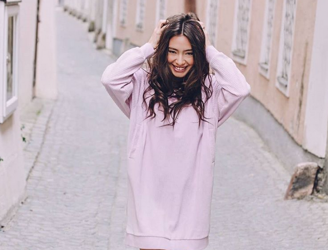 بالصورة - في ظهورها الأول... هل تشبه والدة نسليهان أتاغول ابنتها كثيراً؟