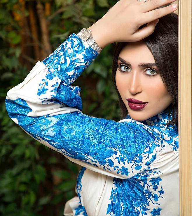 بالصورة – ثمن نظارات خلود يعرضها للهجوم وللاتهام بغسل الأموال