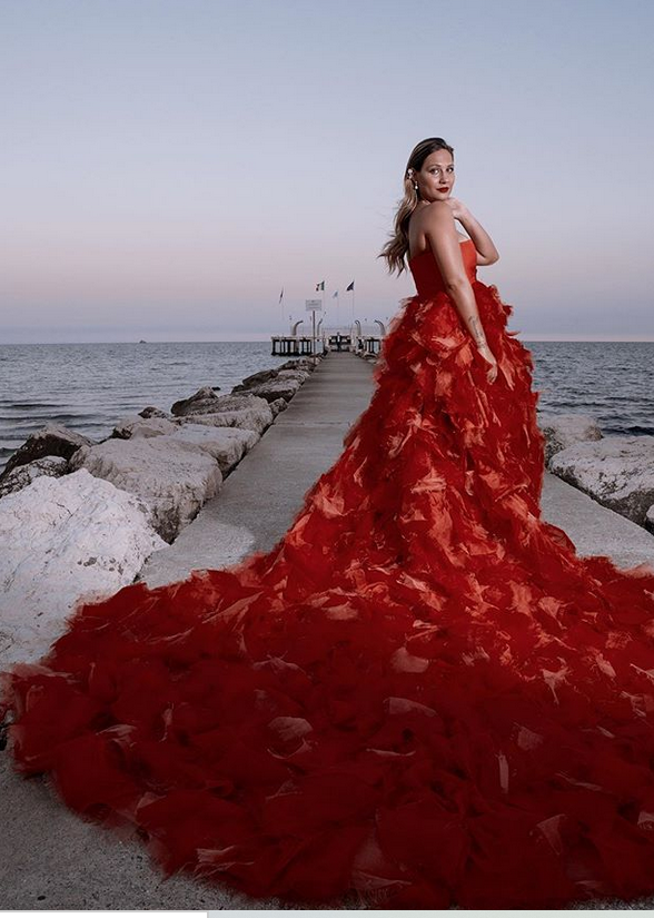 مهرجان البندقية السينمائي... إطلالات عالمية بتوقيع لبناني