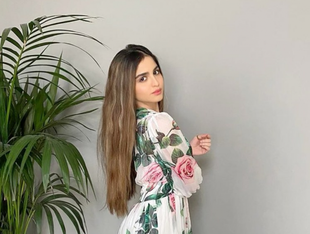 بالصورة - حلا الترك تعود إلى الواجهة بشكل مختلف تماماً