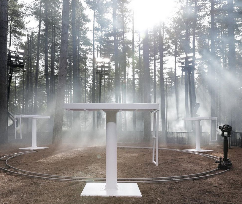 انطلاق اسبوع الموضة في لندن بعرض Burberry للأزياء