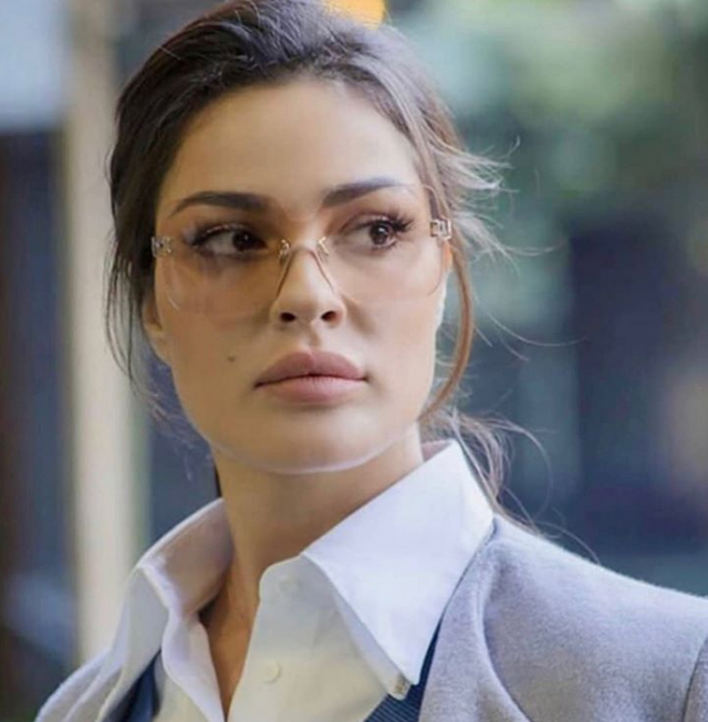 فيديو مستعاد – تذكّروا كيف بدت نادين نسيب نجيم لحظة تتويجها ملكة لجمال لبنان