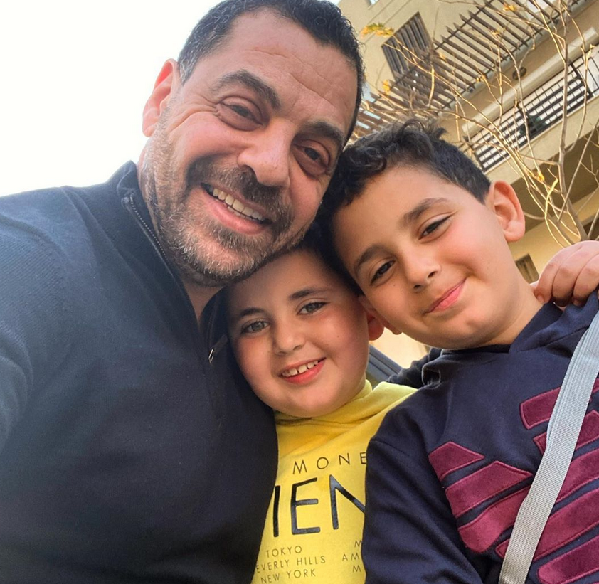 صورة من طفولة طارق العريان تعرضه لهجوم لاذع من محبي أصالة