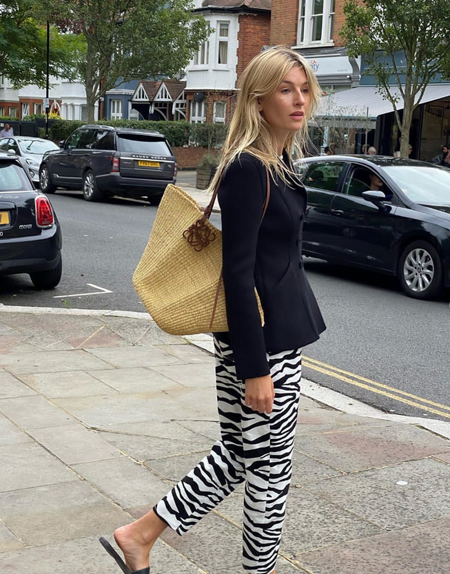 هذه السترة من Dior  تحتل عرش الكارديغان هذا الموسم