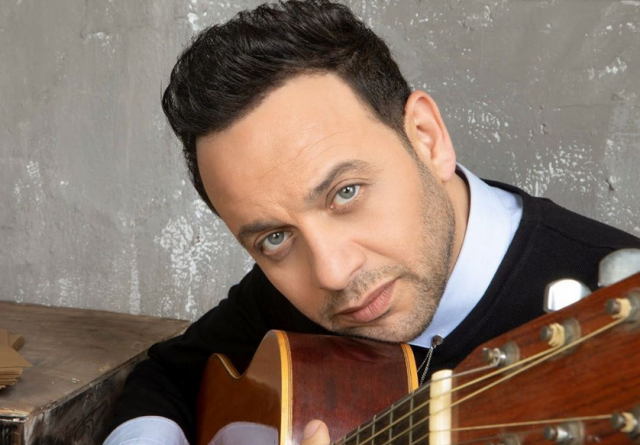 بالصورة -  إبنا مصطفى قمر بين الطفولة والشباب... كم تغيرا؟