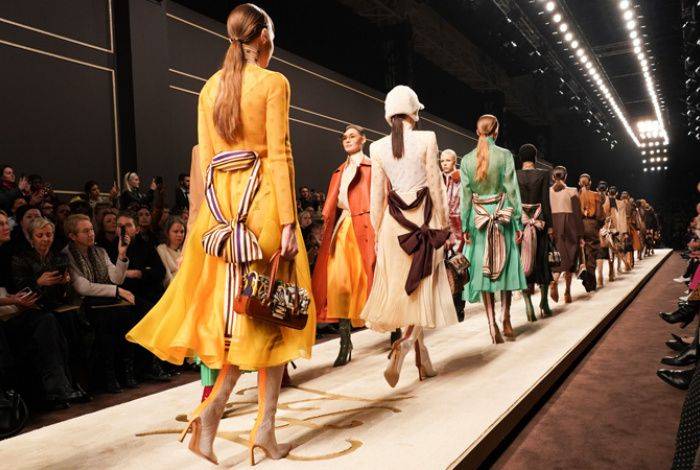 أسبوع الموضة في ميلانو ينطلق اليوم... وهذا ما يجب أن تعرفوه عنه