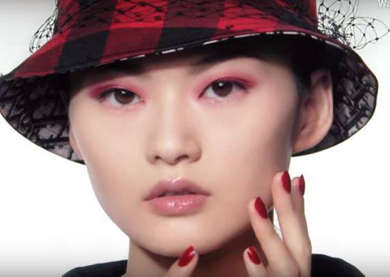 الأحمر كظلال للعينين من Dior