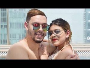 بالصور - بعد إخلاء سبيلهما.. الظهور الأول لــ"اليوتيوبر" أحمد حسن وزوجته ترتدي الحجاب